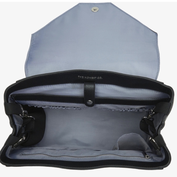 Black vegan leather diapers bag by honest - Picture 4 of 11